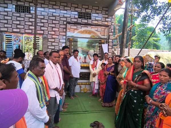 ପୁଜାରୀ ପୁଟ ଠାରେ ପ୍ରବଚନ କାର୍ଯ୍ୟକ୍ରମ ଓ ପ୍ରତିମୂର୍ତ୍ତି ଉନ୍ମୋଚନ