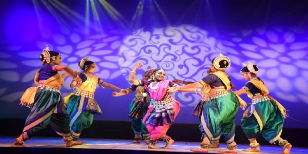 ଗୁରୁ ଦେବପ୍ରସାଦ ସମ୍ମାନ ଉତ୍ସବ: ଉଦ୍ଘାଟନୀ ସନ୍ଧ୍ୟାରେ ଓଡ଼ିଶୀ ନୃତ୍ୟ ଓ ମୃଦଙ୍ଗମ ବାଦନରେ ଦର୍ଶକ ବିଭୋର