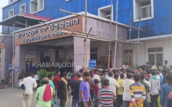 ଚିକିତ୍ସା ଅବହେଳାରୁ ପ୍ରସୂତି ଙ୍କ ମୃତ୍ୟୁ ବଲାଙ୍ଗିର ମୁଖ୍ୟ ଚିକିତ୍ସା ଲୟ ରେ ଶବ ରଖି ଧାରଣା ଚିକିତ୍ସା ଅବହେଳାରୁ ପ୍ରସୂତି ଙ୍କ ମୃତ୍ୟୁ ବଲାଙ୍ଗିର ମୁଖ୍ୟ ଚିକିତ୍ସା ଲୟ ରେ ଶବ ରଖି ଧାରଣା