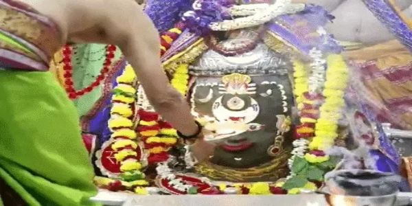 ଉଜ୍ଜୟିନୀ: ରୌପ୍ୟ ମୁକୁଟ, ତ୍ରିପୁଣ୍ଡ ଓ ରୁଦ୍ରାକ୍ଷ ମାଳାରେ ସଜ୍ଜିତ ବାବା ମହାକାଳ