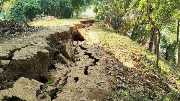 BAITARANI NADI MATIBANDHA DHASILA BAITARANI NADI MATIBANDHA DHASILA