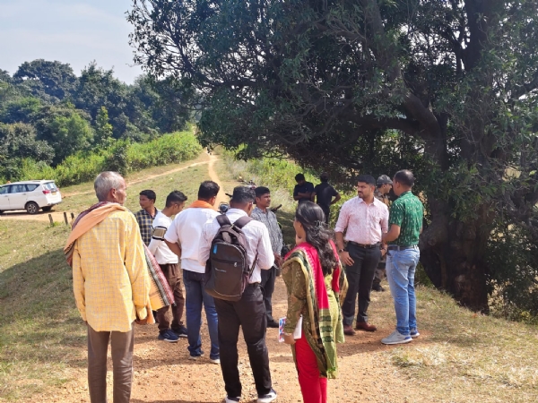 ଝାରସୁଗୁଡ଼ା ଜିଲ୍ଲାପାଳଙ୍କ ଲଇକେରା ଗସ୍ତ: