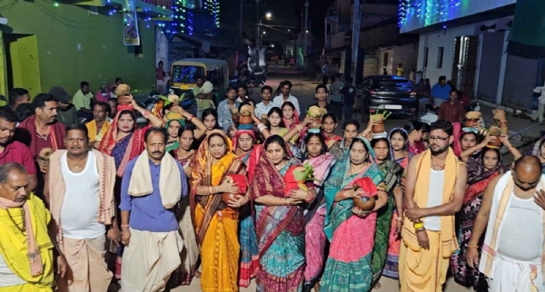 ସଦାଇପାଲିରେ ଆରମ୍ଭ ହେଲା ୩୦ତମ ବର୍ଷ ଗଜଲକ୍ଷ୍ମୀ ପୂଜା କଳସ ଯାତ୍ରାରେ ସାମିଲ ହେଲେ ଶତାଧିକ ମହିଳା ଓ ବ୍ରତଧାରୀ