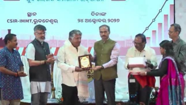 ଲୋକାଭିମୁଖୀ ସାମ୍ବାଦିକତା ପାଇଁ ସମ୍ମାନିତ ହେଲେ ରାମକୃଷ୍ଣ ଚୌଧୁରୀ