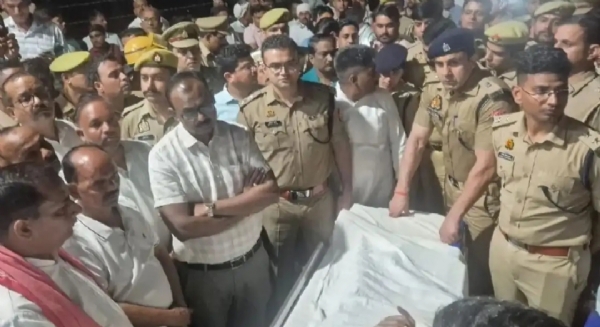 अस्पताल में जिलाधिकारी व वरिष्ठ पुलिस अधीक्षक अस्पताल में जिलाधिकारी व वरिष्ठ पुलिस अधीक्षक