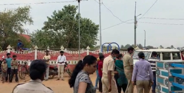 ସହର ମଧ୍ୟରେ ଗୋ ମାଂସ ବିକ୍ରି, କୁଇଣ୍ଟାଲ କୁଇଣ୍ଟାଲ ଗୋ ମାଂସ ଏବଂ ୨୨ଟି ଗାଈ ଜବତ ୧୦ ଜଣ ଗିରଫ ସହର ମଧ୍ୟରେ ଗୋ ମାଂସ ବିକ୍ରି, କୁଇଣ୍ଟାଲ କୁଇଣ୍ଟାଲ ଗୋ ମାଂସ ଏବଂ ୨୨ଟି ଗାଈ ଜବତ ୧୦ ଜଣ ଗିରଫ