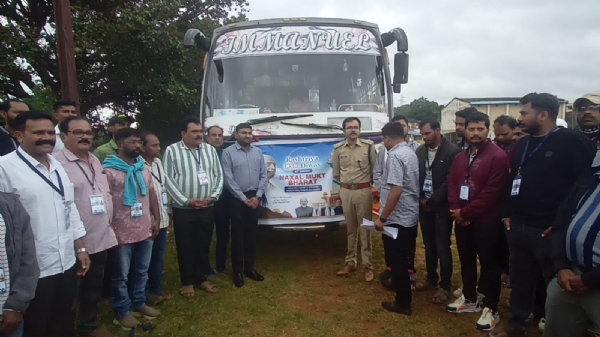 ରାଷ୍ଟ୍ରୀୟ ଏକତା ଦିବସ–୨୦୨୬ରେ ଯୋଗଦେବା ନିମନ୍ତେ କେଭାଡିଆ ଅଭିମୁଖେ କୋରାପୁଟ ଜିଲ୍ଲାର ୫୦ ଜଣିଆ ପ୍ରତିନିଧି ଦଳର ଯାତ୍ରା ଆରମ୍ଭ  ଜିଲ୍ଲାପାଳ ଓ ଆରକ୍ଷୀ ଅଧୀକ୍ଷକ ସବୁଜ ପତାକା ପ୍ରଦର୍ଶନ କରି ଯାତ୍ରାର ଶୁଭାରମ୍ଭ କଲେ।