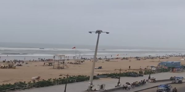 ପୁରୀରେ ଅର୍ଣ୍ଣବ ବାତ୍ୟାର ପ୍ରଭାବ ସମୁଦ୍ରରେ ଉଠୁଛି ଜୁଆର, ପ୍ରବଳ ବର୍ଷା