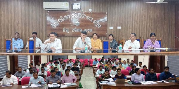 ଗ୍ରାମାଂଚଳରେ ଜନକଲ୍ୟାଣକାରୀ ଯୋଜନାର ସମୀକ୍ଷା, ନଡିଆ ଚାଷ ଉପରେ ଜିଲାପାଳଙ୍କ ଗୁରୁତ୍ୱ