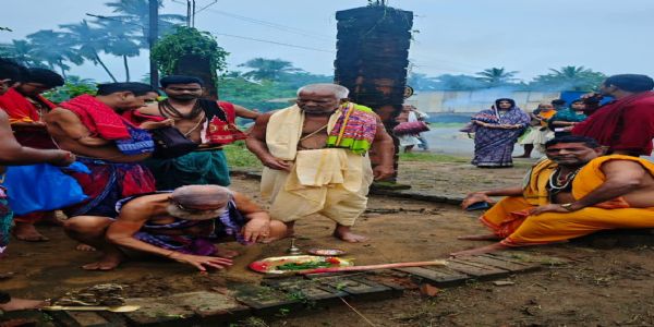 ବୀରନରସିଂହପୁର ମା ଦକ୍ଷିଣକାଳୀଙ୍କ କାଳୀପୂଜା ପାଇଁ ମାଟି ଅନୁକୂଳ