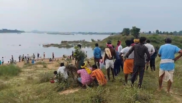 ତେଲ ନଦୀରେ କୁମ୍ଭୀର ଆତଙ୍କ : ଭୟଭୀତ ଗ୍ରାମବାସୀ ଓଡିଶା