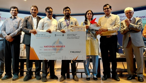 दिल्ली स्थित राष्ट्रीय विज्ञान केंद्र में आयोजित नेशनल साइंस सेमिनार 2026 में अतिथि और छात्रा सौम्यश्री थानापति दिल्ली स्थित राष्ट्रीय विज्ञान केंद्र में आयोजित नेशनल साइंस सेमिनार 2026 में अतिथि और छात्रा सौम्यश्री थानापति