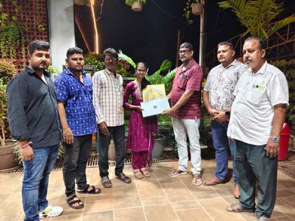 ମେଧାବୀ ଛାତ୍ରୀଙ୍କୁ ଧମର୍ଶାଳା ବିଧାୟକଙ୍କ ପକ୍ଷରୁ ଲ୍ୟାପଟପ୍ ପ୍ରଦାନ