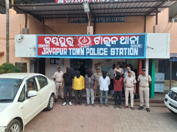 ଜୟପୁରରେ ବଡ଼ ଧରଣର ବ୍ରାଉନସୁଗାର କାରବାର ସମୟ ରେ ଚଢ଼ାଉ : ୬ ଗିରଫ, ଗାଡ଼ି ସହ ମାରଣାସ୍ତ୍ର ଜବତ