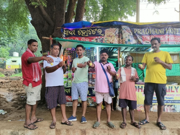 ପ୍ଲାଷ୍ଟିକ କପ ରେ ଚାହା ବ୍ୟବହାର ନ କରିବାକୁ ସଚେତନତା ପ୍ଲାଷ୍ଟିକ କପ ରେ ଚାହା ବ୍ୟବହାର ନ କରିବାକୁ ସଚେତନତା