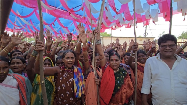 ନିଶାମୁକ୍ତ ପଞ୍ଚାୟତ ଗଠନ ପାଇଁ ଅଣ୍ଟା ଭିଡିଛନ୍ତି ମହିଳା