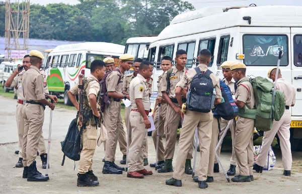 असमः नगांव लोक सभा उप चुनाव के लिए सुरक्षा मैं तैनात सुरक्षा कर्मियों का दृश्य। फोटो इंटरनेट मीडिया