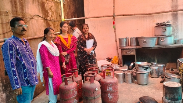 ଝାରସୁଗୁଡ଼ାରେ ବେଆଇନ ଗ୍ୟାସ ସିଲିଣ୍ଡର ବ୍ୟବହାର ଓ ମହଜୁଦ ଉପରେ ଝାରସୁଗୁଡ଼ାରେ ବେଆଇନ ଗ୍ୟାସ ସିଲିଣ୍ଡର ବ୍ୟବହାର ଓ ମହଜୁଦ ଉପରେ