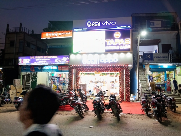 ମୋବାଇଲ କିଣିଲେ କାର୍-ବାଇକ୍ ପୁରସ୍କାର !  ବେଆଇନ ଲଟେରୀକୁ ନେଇ ପ୍ରଶ୍ନ