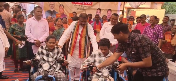 ଜମନକିରାରେ ‘ସେବା ସେତୁ ଅଭିଯାନ : ଦିବ୍ୟାଙ୍ଗଙ୍କୁ ସହାୟକ ଉପକରଣ, ହିତାଧିକାରୀଙ୍କୁ ଗୃହ କାର୍ଯ୍ୟାଦେଶ ଓ ଭତ୍ତା ବଣ୍ଟନ