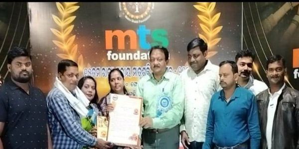 ତିହିଡ଼ି ଯୁବମଂଚକୁ ମିଳିଲା ଶ୍ରେଷ୍ଠ ସେବା ଗୌରବ ସମ୍ମାନ, ୬ ଶହ ତାଳ ଗୋଟମା ଲଗାଇ ଚର୍ଚ୍ଚାରେ ଥିଲା ସଂଗଠନ