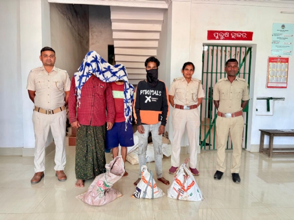 ଦେଶି ମଦ ଚାଲାଣ ବେଳେ ଚଢାଉ, ୩ ଗିରଫ ଦେଶି ମଦ ଚାଲାଣ ବେଳେ ଚଢାଉ, ୩ ଗିରଫ