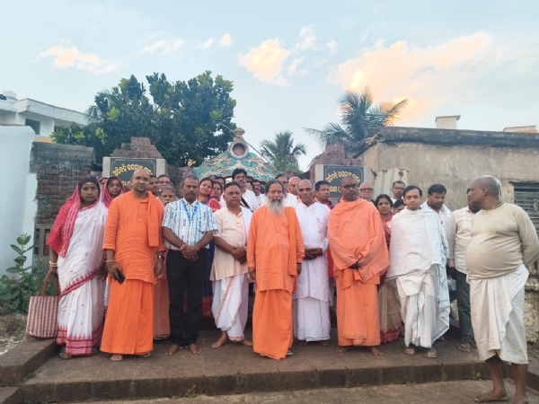 ଅତିବଡ଼ି ପୀଠ ପରିଦର୍ଶନ କଲେ ପଞ୍ଚସଖା ପରିକ୍ରମା ଯାତ୍ରୀ ଦଳ।