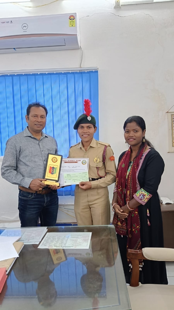 ହିରା ସିସାଙ୍କୁ କବିତା ସ୍ମାରକୀ ପୁରସ୍କାର