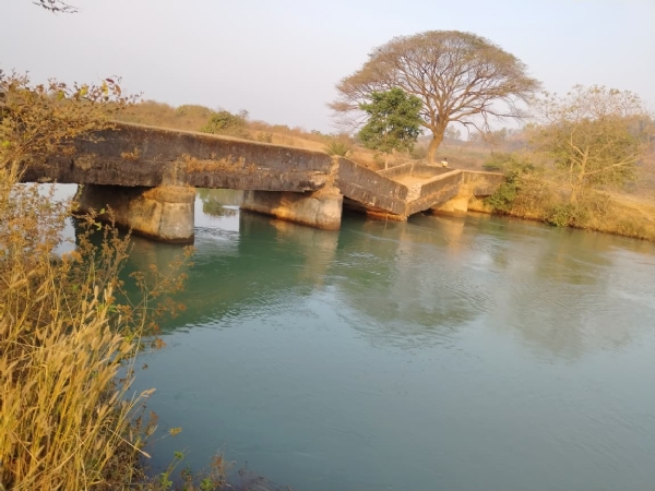 କୋଲାବ ମୁଖ୍ୟ କେନାଲର ପୋଲ ଭାଙ୍ଗିଲା, ବେଆଇନ ଇଟାଭାଟି ଓ କ୍ରସରକୁ ଭାରୀଯାନ ଯାତାୟାତ ମୁଖ୍ୟ କାରଣ କୋଲାବ ମୁଖ୍ୟ କେନାଲର ପୋଲ ଭାଙ୍ଗିଲା, ବେଆଇନ ଇଟାଭାଟି ଓ କ୍ରସରକୁ ଭାରୀଯାନ ଯାତାୟାତ ମୁଖ୍ୟ କାରଣ