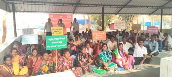 ରାଜ୍ୟର  ଶତାଧିକ ରେଞ୍ଜ ଅଫିସ ସମ୍ମୁଖରେ କେନ୍ଦୁପତ୍ର ଶ୍ରମିକଙ୍କ ଗଣଧାରଣା ଆରମ୍ଭ