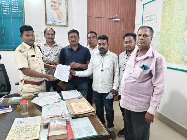 ଜିଲ୍ଲାରେ ଅବୈଧ ଭାବେ ଅନୁପ୍ରବେଶ କାରୀ ରହୁଥିବା ଅନୁମାନ କରି ତଦନ୍ତ ପାଇଁ ଥାନା ଅଧିକାରୀଙ୍କୁ