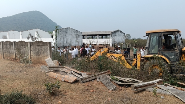 ଧର୍ମଶାଳା ପୂର୍ବତନ ବିଧାୟକଙ୍କ ବେଆଇନ ଫାର୍ମ ହାଉସ ପାଚେରୀ ଭାଙ୍ଗିଲା ପ୍ରଶାସନ