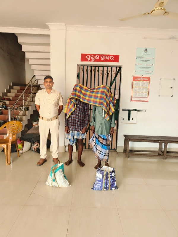 ଦେଶି ମଦ ଚାଲାଣ ବେଳେ ଚଢାଉ, ୨ ଗିରଫ