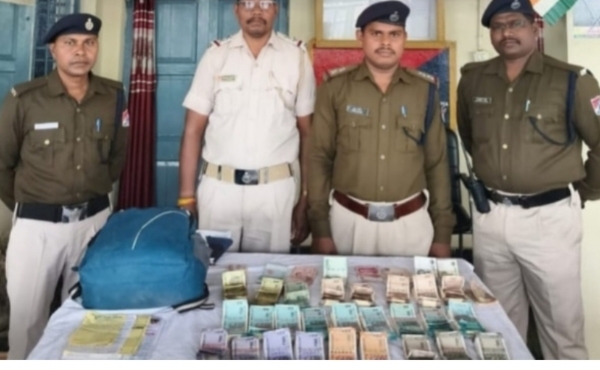 ରେଳ ଷ୍ଟେସନ୍ ରୁ ଯୁବକ ଠାରୁ  ୨.୬୯ ଲାଖ ୯ ବିଦେଶୀ ଟଙ୍କା ରେଲ ସୁରକ୍ଷା ବଲ ଦ୍ବାରା ଜବତ