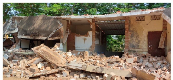 ମିଶନ ହସପିଟାଲରେ ଲାଗିଲା ବୁଲଡୋଜର,ବିଜେଡିର ପ୍ରତିବାଦ ମିଶନ ହସପିଟାଲରେ ଲାଗିଲା ବୁଲଡୋଜର,ବିଜେଡିର ପ୍ରତିବାଦ