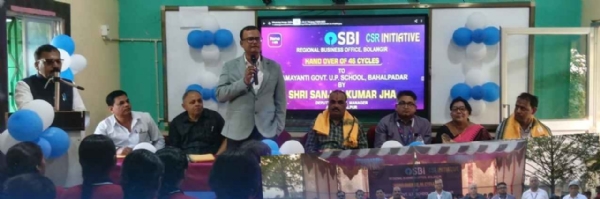 ଷ୍ଟେଟ ବ୍ୟାଙ୍କ ଅଫ ଇଣ୍ଡିଆ ର ସାମାଜିକ ପଦକ୍ଷେପ:ଛାତ୍ରୀମାନଙ୍କୁ ସାଇକେଲ ବଣ୍ଟନ