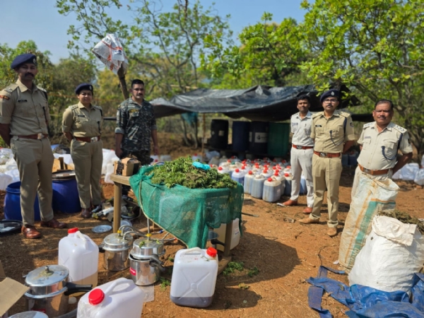 କୋରାପୁଟ ପୋଲିସ ଆନ୍ତଃରାଜ୍ୟ ହାସିସ୍ ତେଲ ୟୁନିଟ୍ ଜବତ, ୨୦୦ କୋଟି ଟଙ୍କା ମୂଲ୍ୟର ୧୮୦୦ ଲିଟର ଜବତ