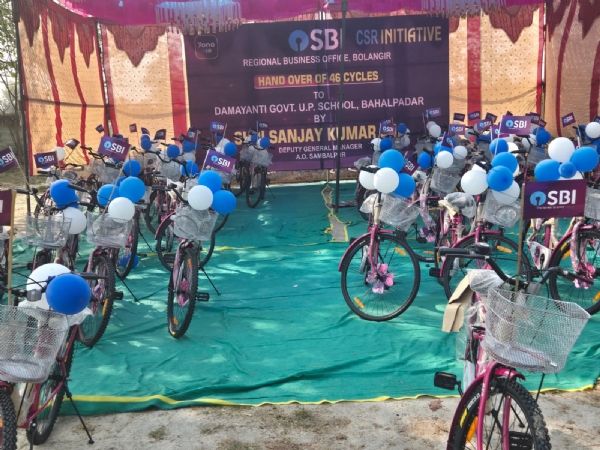 ଷ୍ଟେଟ ବ୍ୟାଙ୍କ ଅଫ ଇଣ୍ଡିଆ ର ସାମାଜିକ ପଦକ୍ଷେପ:ଛାତ୍ରୀମାନଙ୍କୁ ସାଇକେଲ ବଣ୍ଟନ