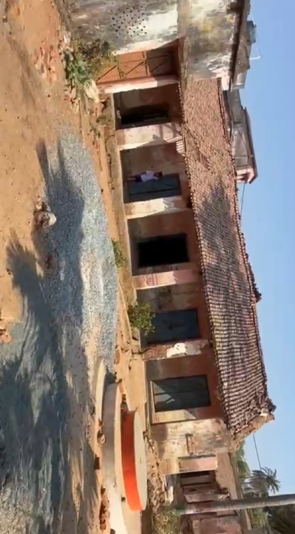 ଗ୍ରାମାଞ୍ଚଳରେ ବଢୁଛି ନିଶା କାରବାର : ଶିକ୍ଷାନୁଷ୍ଠାନ  ପାଲଟିଛି ମଦ୍ଯପଙ୍କ ଆସର