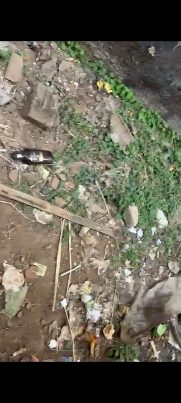 ଗ୍ରାମାଞ୍ଚଳରେ ବଢୁଛି ନିଶା କାରବାର : ଶିକ୍ଷାନୁଷ୍ଠାନ  ପାଲଟିଛି ମଦ୍ଯପଙ୍କ ଆସର