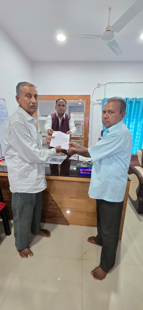 ନାଳରେ ବ୍ରିଜ ନିର୍ମାଣ ପାଇଁ ,ବିଧାୟକଙ୍କୁ ଦାବୀ ପତ୍ର ପ୍ରଦାନ