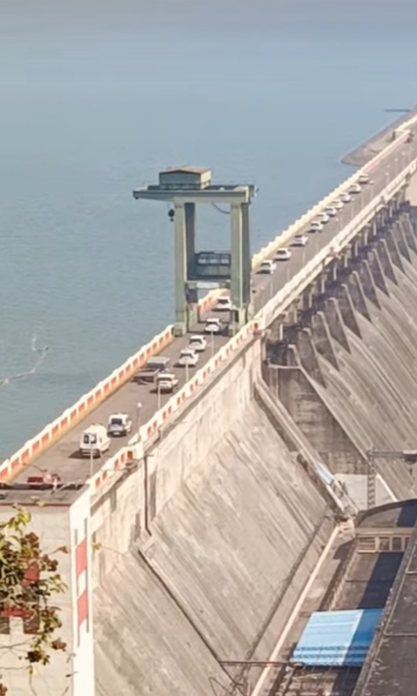 ମହାନଦୀ ଟ୍ରିବ୍ୟୁନାଲ ଟିମ୍ ର ହୀରାକୁଦ ନଦୀବନ୍ଧ ପରିଦର୍ଶନ