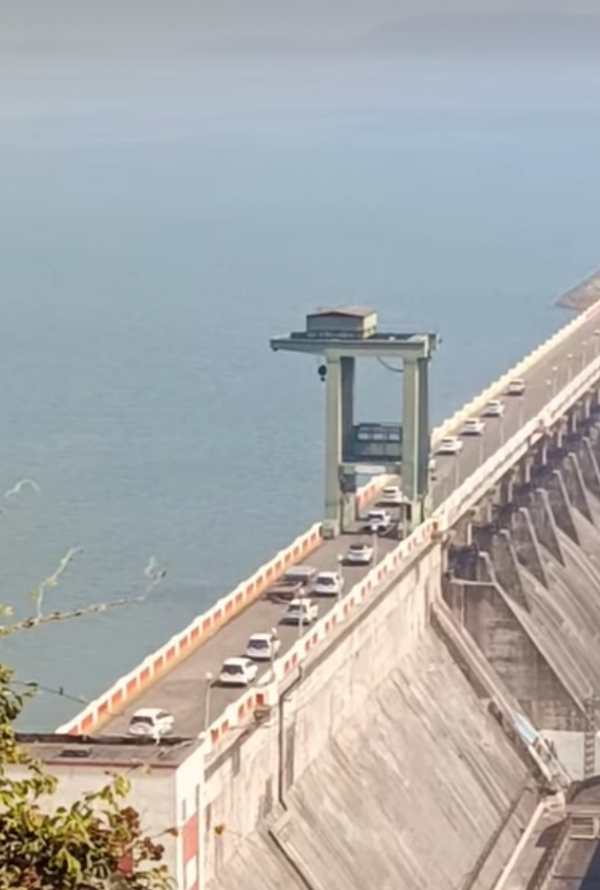 ମହାନଦୀ ଟ୍ରିବ୍ୟୁନାଲ ଟିମ୍ ର ହୀରାକୁଦ ନଦୀବନ୍ଧ ପରିଦର୍ଶନ