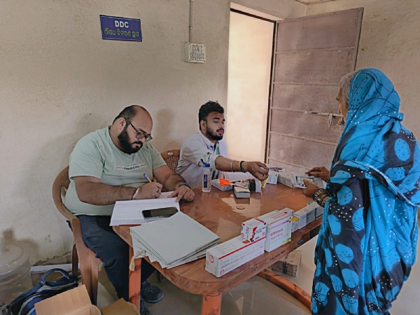 ହାଟ୍ ପଡ଼ା (ପରିଚୟ ଗୃହ) ଠାରେ ବରିଷ୍ଠ ନାଗରିକ ମାନଙ୍କ ପାଇଁ ମାଗଣା ସ୍ଵାସ୍ଥ୍ୟ ସେବା ଶିବିର । ହାଟ୍ ପଡ଼ା (ପରିଚୟ ଗୃହ) ଠାରେ ବରିଷ୍ଠ ନାଗରିକ ମାନଙ୍କ ପାଇଁ ମାଗଣା ସ୍ଵାସ୍ଥ୍ୟ ସେବା ଶିବିର ।