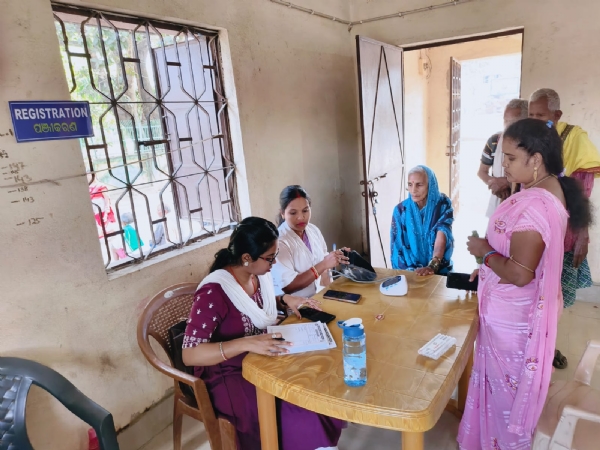 ହାଟ୍ ପଡ଼ା (ପରିଚୟ ଗୃହ) ଠାରେ ବରିଷ୍ଠ ନାଗରିକ ମାନଙ୍କ ପାଇଁ ମାଗଣା ସ୍ଵାସ୍ଥ୍ୟ ସେବା ଶିବିର । ହାଟ୍ ପଡ଼ା (ପରିଚୟ ଗୃହ) ଠାରେ ବରିଷ୍ଠ ନାଗରିକ ମାନଙ୍କ ପାଇଁ ମାଗଣା ସ୍ଵାସ୍ଥ୍ୟ ସେବା ଶିବିର ।