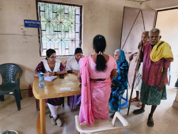 ହାଟ୍ ପଡ଼ା (ପରିଚୟ ଗୃହ) ଠାରେ ବରିଷ୍ଠ ନାଗରିକ ମାନଙ୍କ ପାଇଁ ମାଗଣା ସ୍ଵାସ୍ଥ୍ୟ ସେବା ଶିବିର । ହାଟ୍ ପଡ଼ା (ପରିଚୟ ଗୃହ) ଠାରେ ବରିଷ୍ଠ ନାଗରିକ ମାନଙ୍କ ପାଇଁ ମାଗଣା ସ୍ଵାସ୍ଥ୍ୟ ସେବା ଶିବିର ।