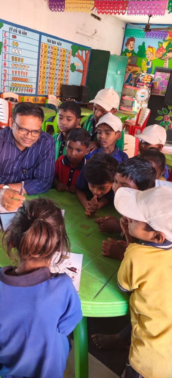 ଜିଲ୍ଲା ଶିକ୍ଷା ଅଧିକାରୀ ମାଲକାନଗିରିଙ୍କ ହଠାତ୍ ଝରାପାଲ୍ଲୀ ଓ ପଦ୍ମଗିରି ଗ୍ରାମପଞ୍ଚାୟତର ବିଭିନ୍ନ ସ୍କୁଲ ପରିଦର୍ଶନ