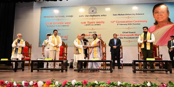 ଫକୀର ମୋହନ ବିଶ୍ୱବିଦ୍ୟାଳୟର ସମାବର୍ତ୍ତନ ସମାରୋହରେ ଯୋଗ ଦେଲେ ରାଷ୍ଟ୍ରପତି