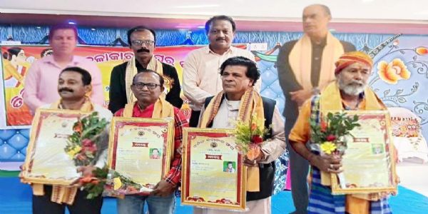 କଳିଙ୍ଗ କଳାକାର ସଂଘର ବାର୍ଷିକ ଉତ୍ସବ, ଆବେଦନକାରୀ କଳାକାରମାନଙ୍କୁ ଭତା ଦିଆଯିବାକୁ ସରକାର ଚିନ୍ତାକରୁଛନ୍ତି :ଜିଲ୍ଲାପାଳ