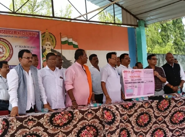 ବଙ୍ଗାଳି ସମାଜ ପକ୍ଷରୁ ଏମଭି ୨୬ କ୍ଷତିଗ୍ରସ୍ତ ପରିବାର କୁ ସହାୟତା ପ୍ରଦାନ